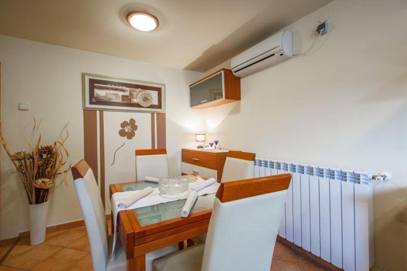 Apartmani Gilda فيرسار المظهر الخارجي الصورة