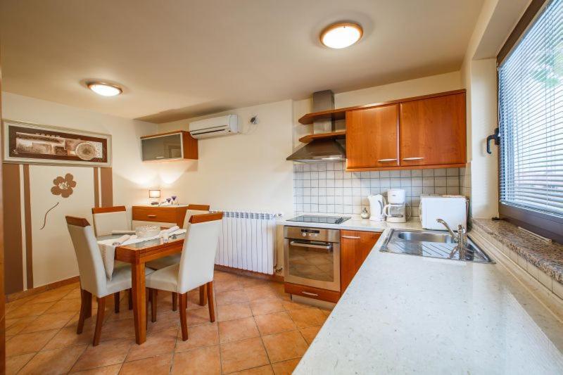 Apartmani Gilda فيرسار المظهر الخارجي الصورة